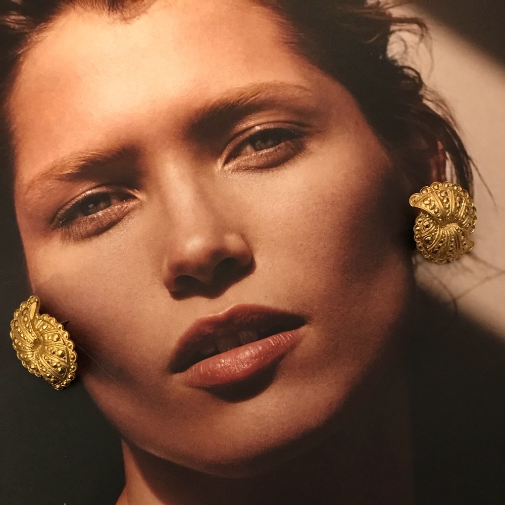 Vintage Seashell Pierced Earring